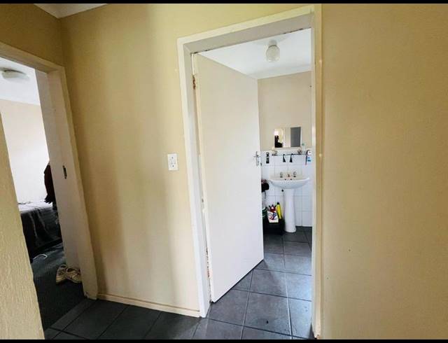 2 BEDROOM TOWNHOUSE FOR SALE IN RHODESFIELD